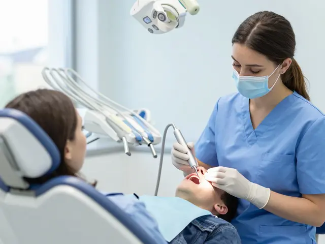 Kolik stojí ústní hygiena v roce 2026? Ceník a tipy pro úsporu